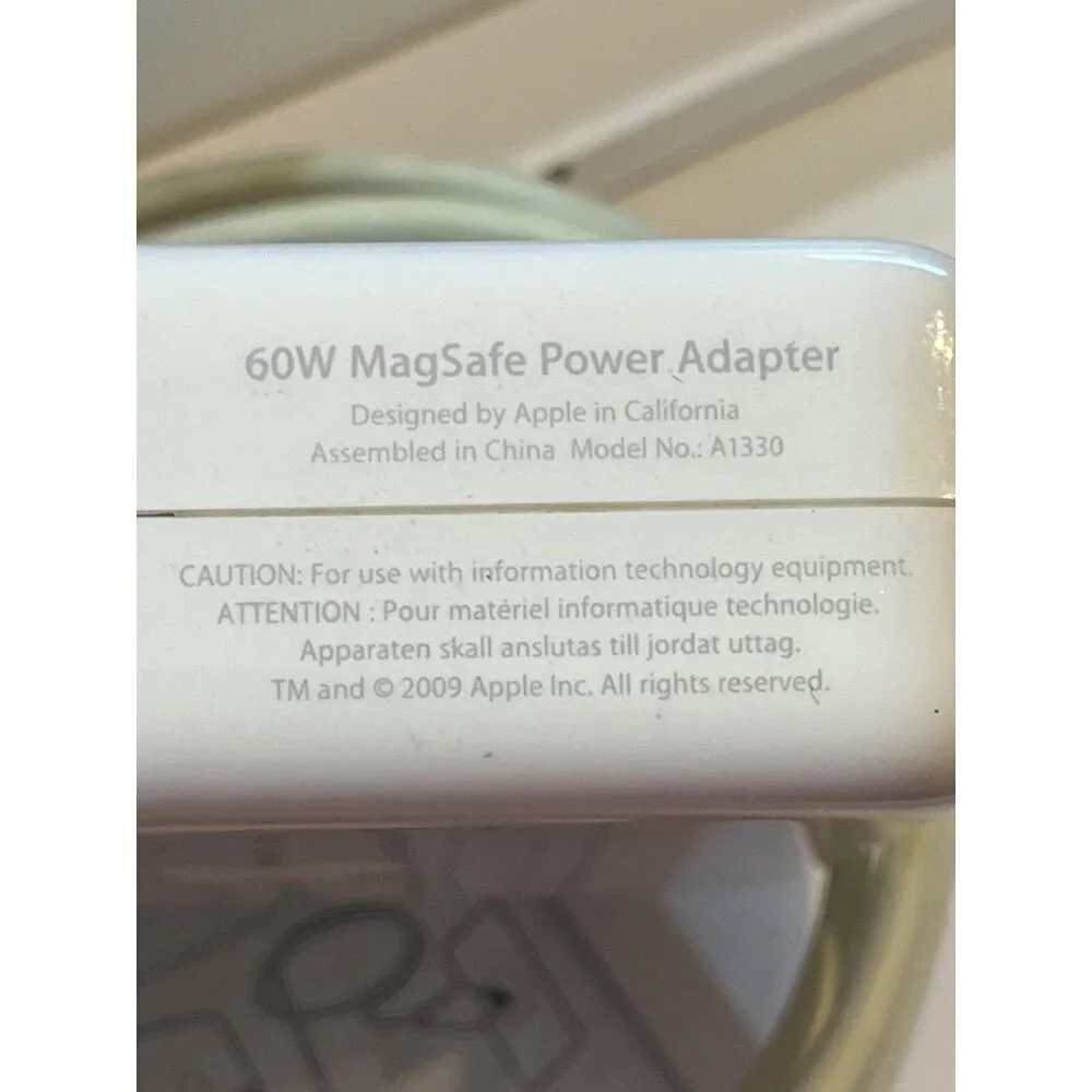 Apple MagSafe 2 85W Power Adapter (MD506LL/A) for MacBook Pro White Office Work